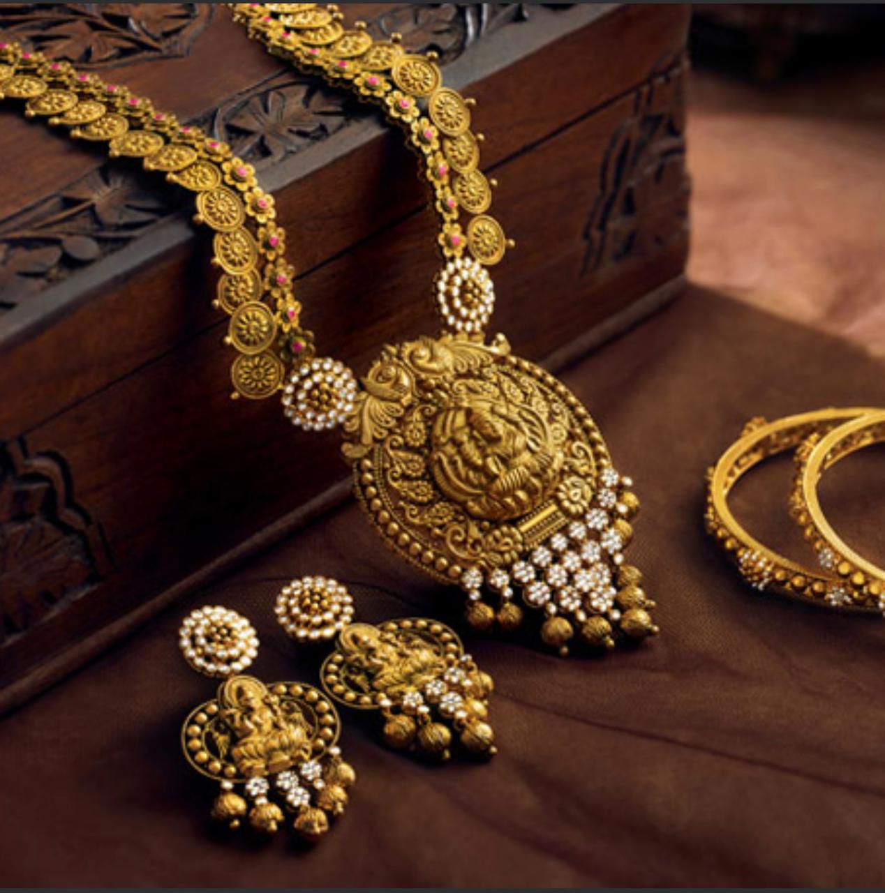 Gold jewelry banner 1